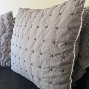 MODERN Extra large throw pillows Pottery Barn like NEW!